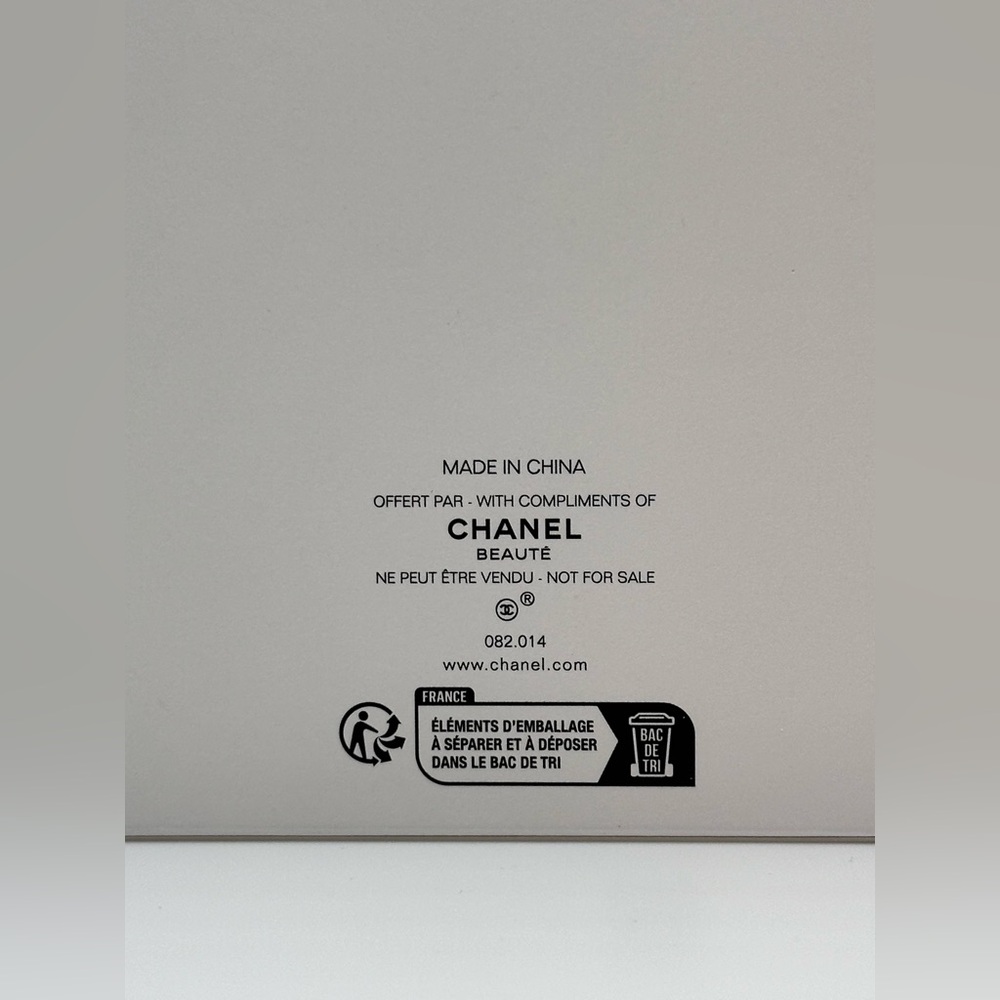 CHANEL GWP White Felt Makeup Pouch - Picture 6 of 12